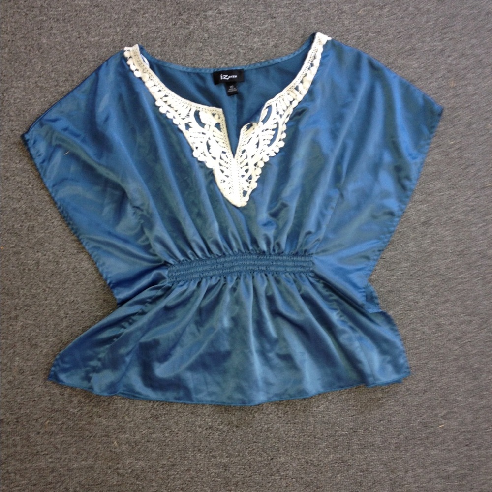 beautiful blue IZ Byer blouse